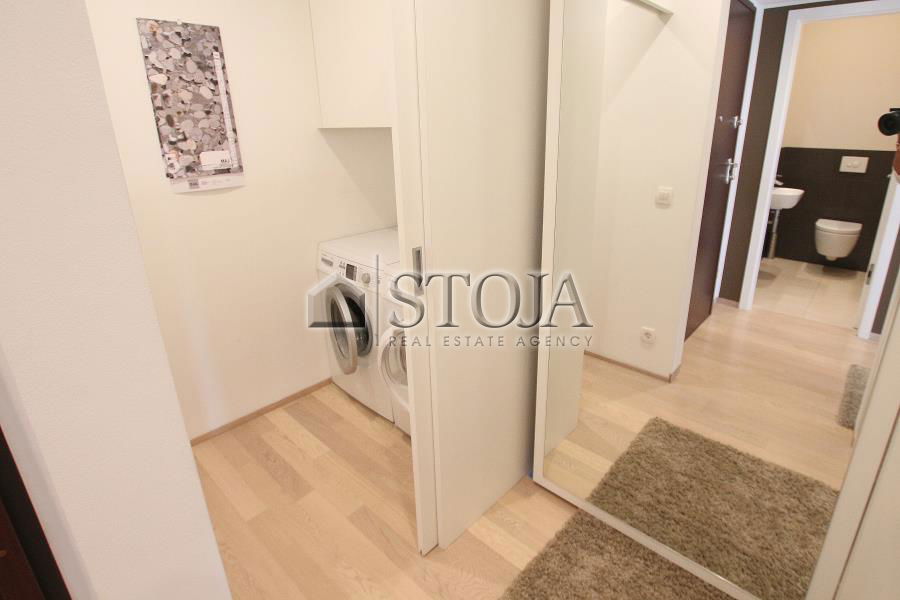 Location: Ljubljana City, Šiška, Srednje Gameljne