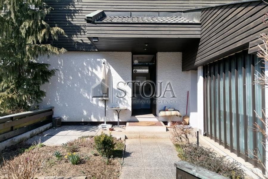 Lokacija: Ljubljana mesto, Šiška, Koseze