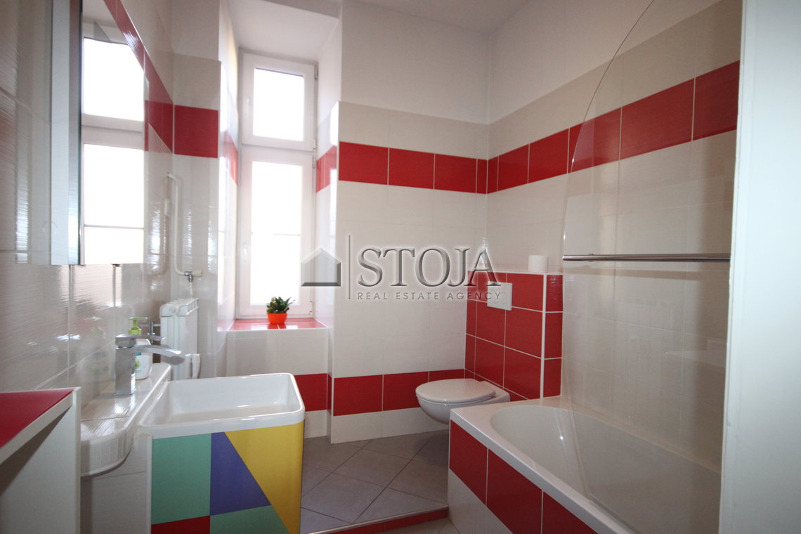 Lokacija: Ljubljana mesto, Center, Center