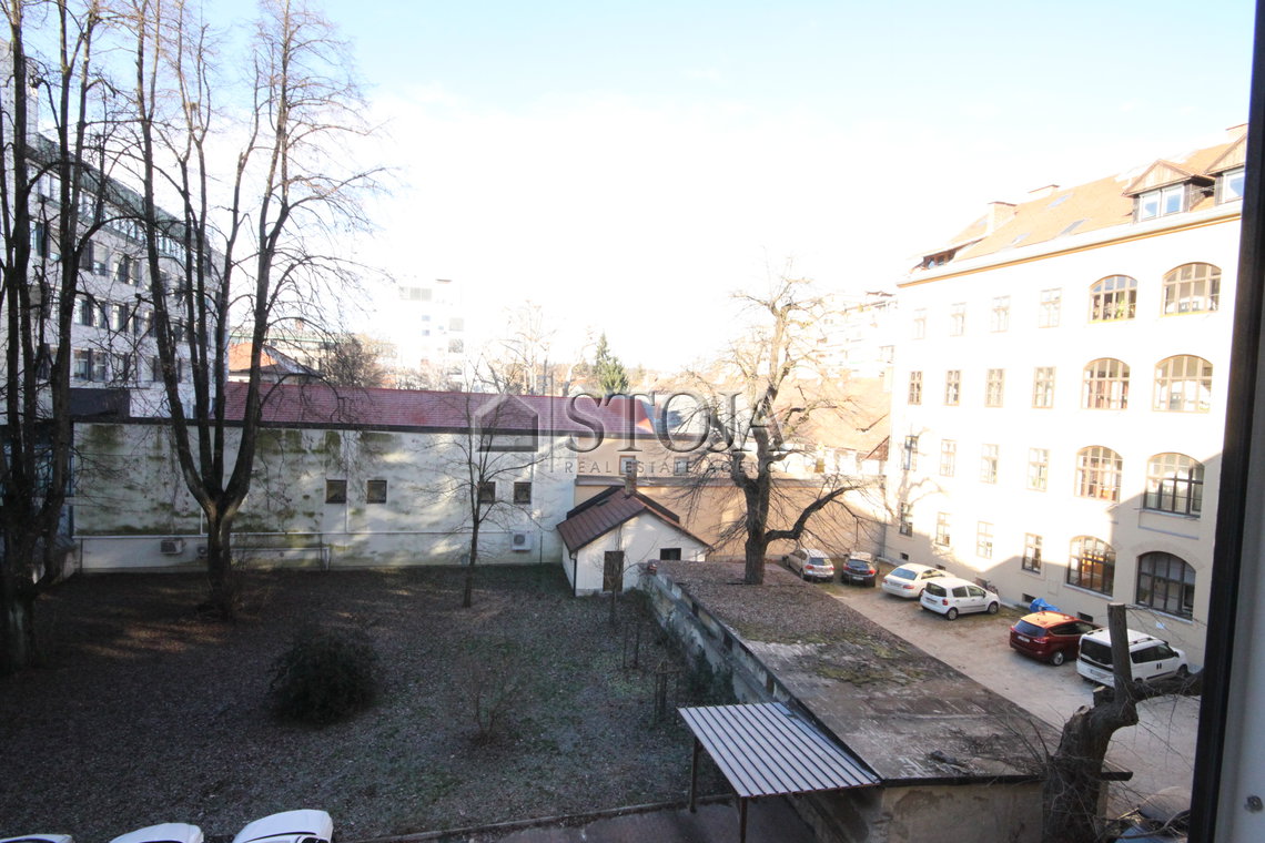 Lokacija: Ljubljana mesto, Center, Center