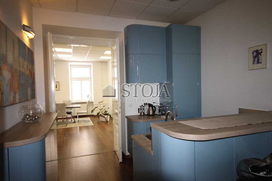 Lokacija: Ljubljana mesto, Center, Center