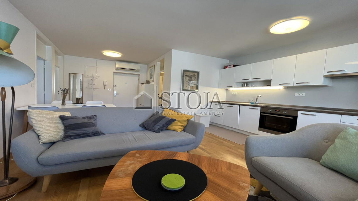 Lokacija: Ljubljana mesto, Center, Center