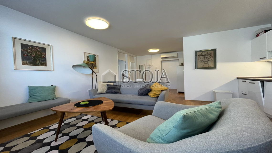 Lokacija: Ljubljana mesto, Center, Center