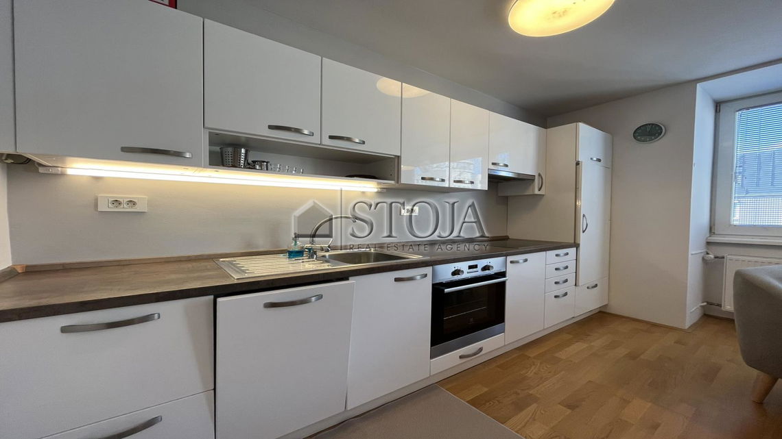 Lokacija: Ljubljana mesto, Center, Center