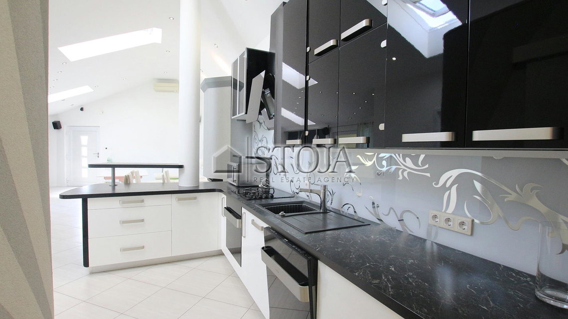 Lokacija: Ljubljana okolica, Dobrova - Polhov Gradec, Polhov Gradec