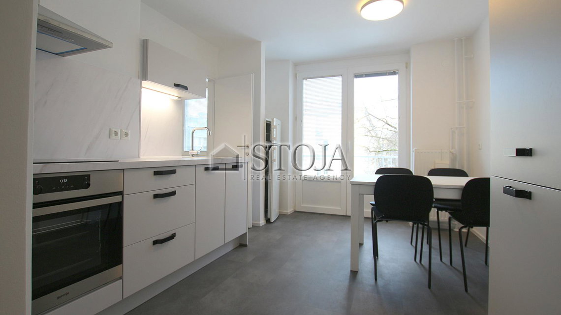 Location: Ljubljana mesto, Bežigrad, Zupančičeva jama