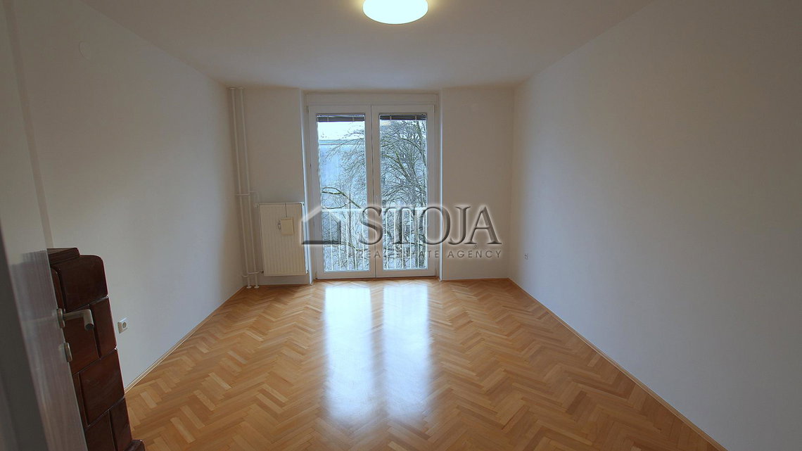 Location: Ljubljana mesto, Bežigrad, Zupančičeva jama