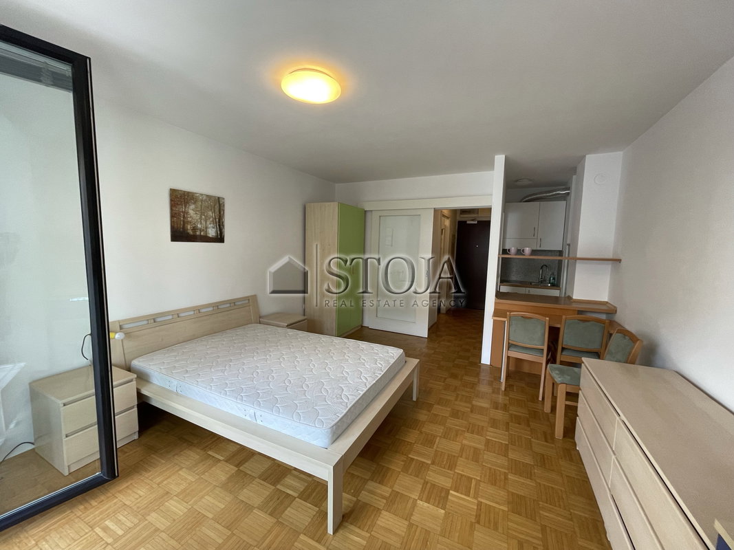 Lokacija: Ljubljana mesto, Center, Poljane