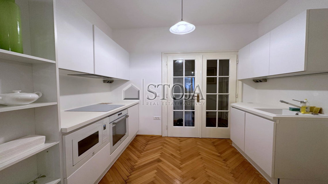 Location: Ljubljana mesto, Center, Center