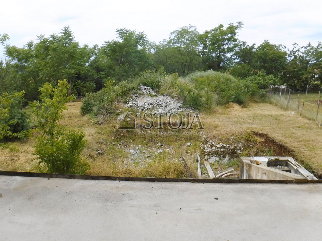 Lokacija: Obalno - kraška, Komen