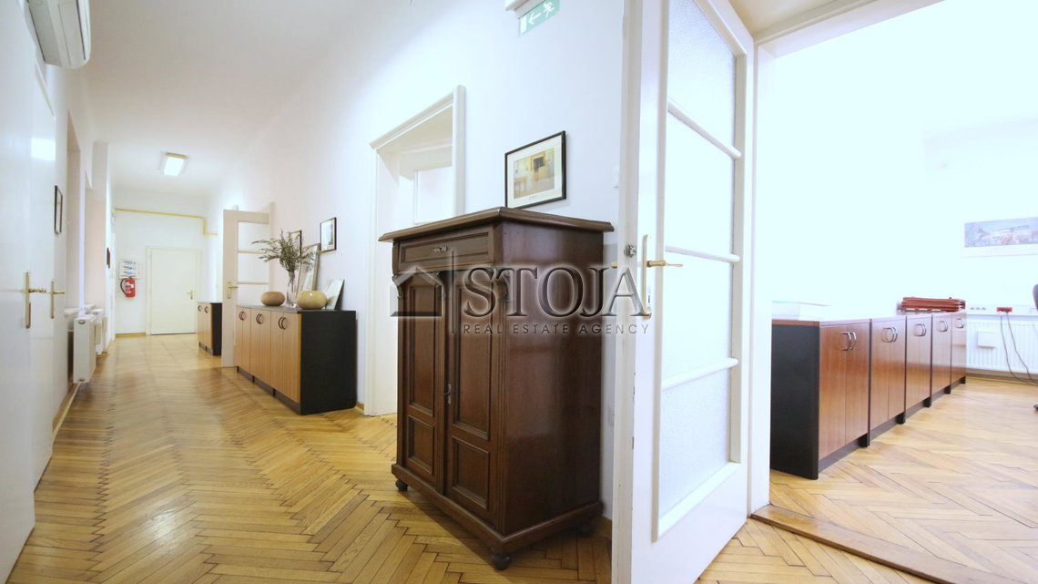Location: Ljubljana mesto, Center, Center