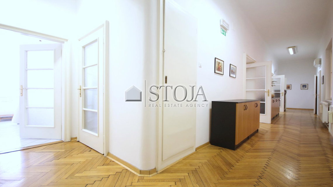 Location: Ljubljana mesto, Center, Center