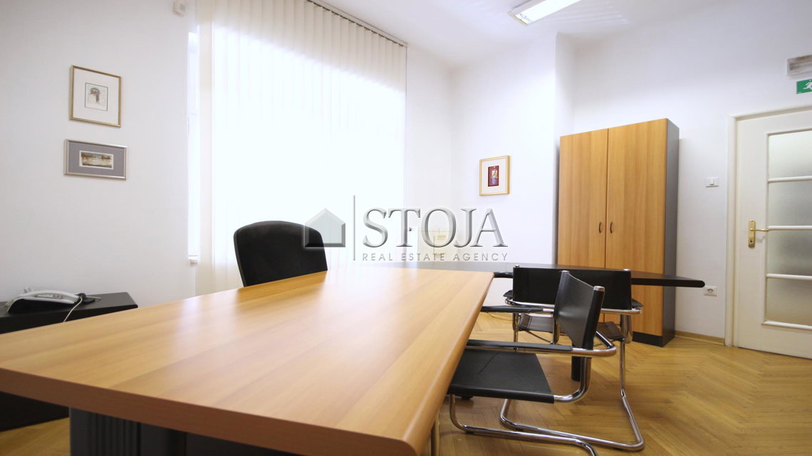 Location: Ljubljana mesto, Center, Center