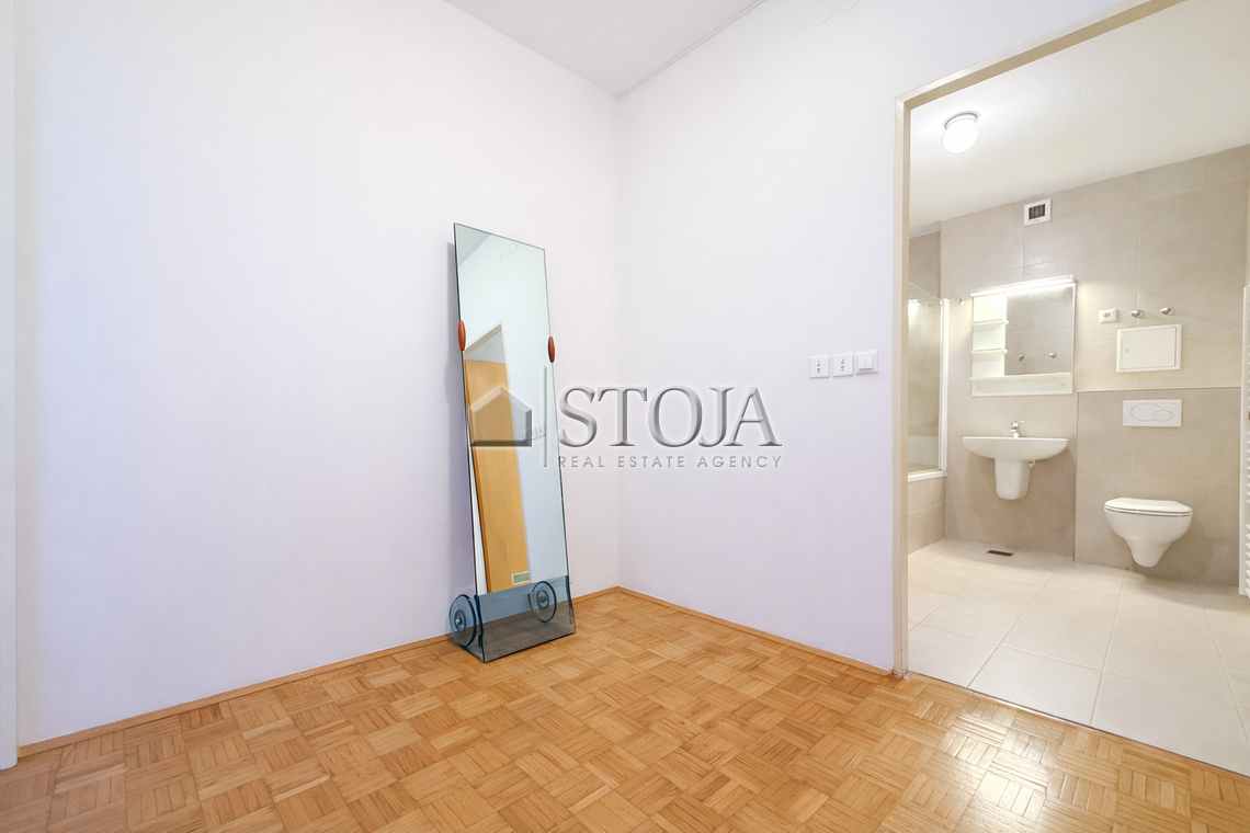 Lokacija: Ljubljana mesto, Bežigrad, Zupančičeva jama
