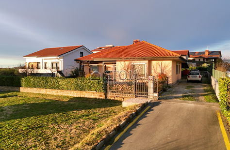 Obalno - kraška, Koper, Hrvatini, Prodaja, Hiša, Samostojna, 180 m<sup>2</sup>, 1986