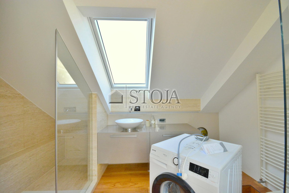 Lokacija: Ljubljana mesto, Center, Center