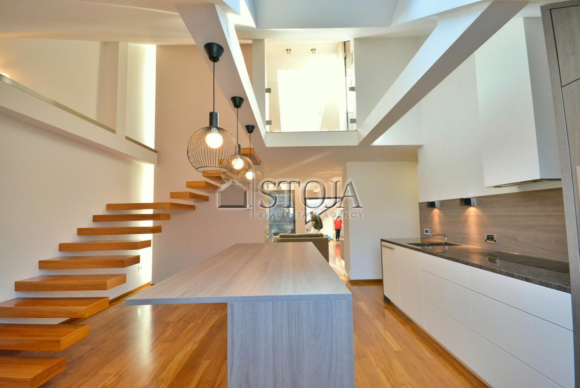 Lokacija: Ljubljana mesto, Center, Center