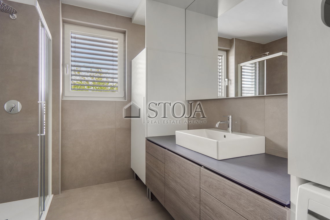 Location: Gorenjska, Kranj, Stražišče