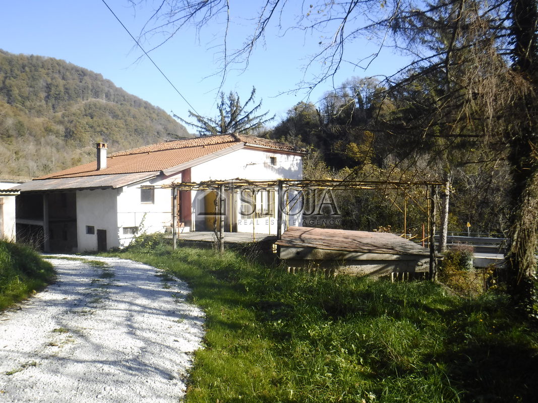 Lokacija: Goriška, Kanal ob Soči, Ajba