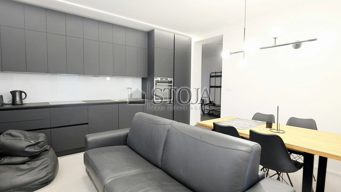 Lokacija: Ljubljana mesto, Vič-Rudnik, Kolezija