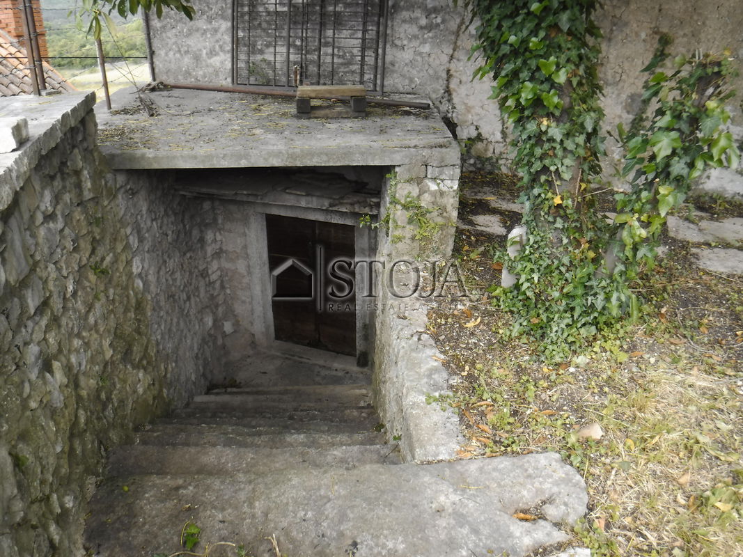 Lokacija: Obalno - kraška, Komen