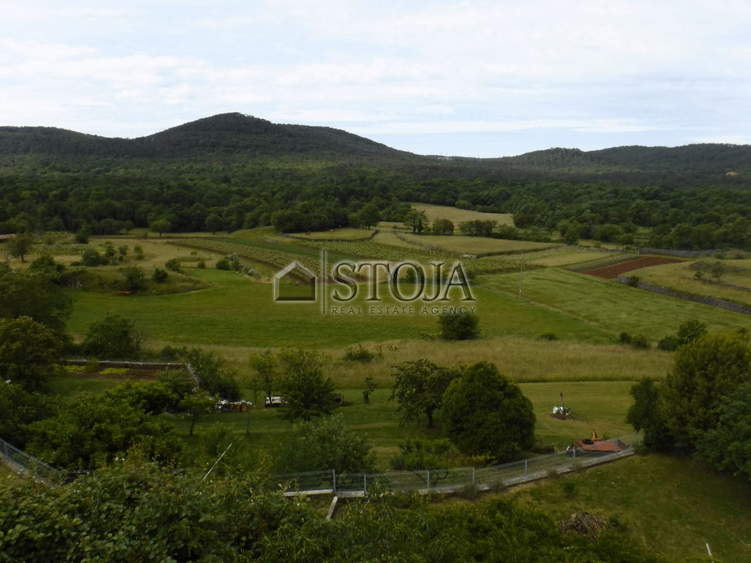 Lokacija: Obalno - kraška, Komen