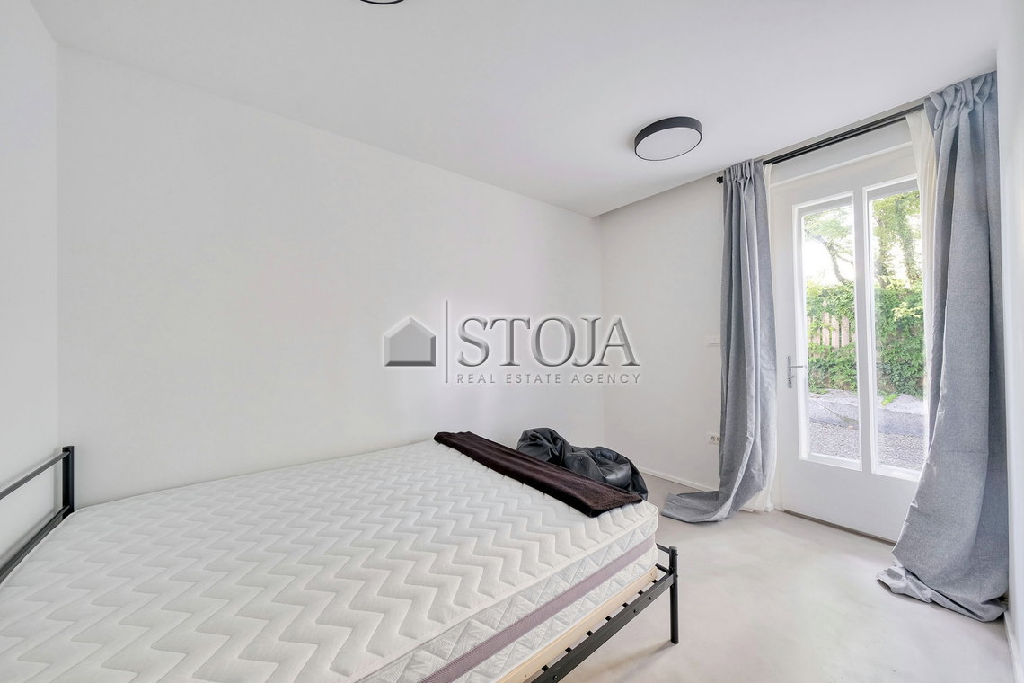 Lokacija: Ljubljana mesto, Vič-Rudnik, Kolezija