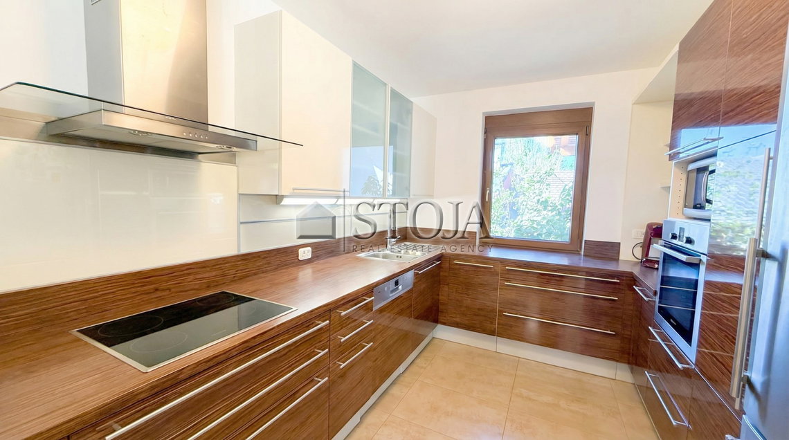 Lokacija: Ljubljana mesto, Šiška, Koseze