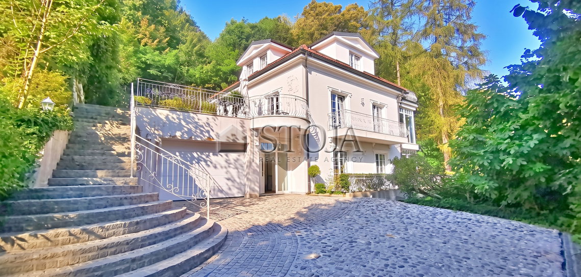 Location: Ljubljana mesto, Center, Center