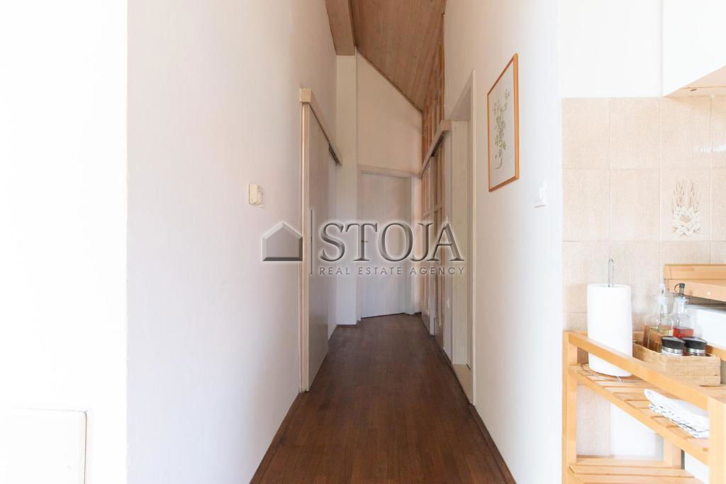 Lokacija: Obalno - kraška, Koper, Žusterna