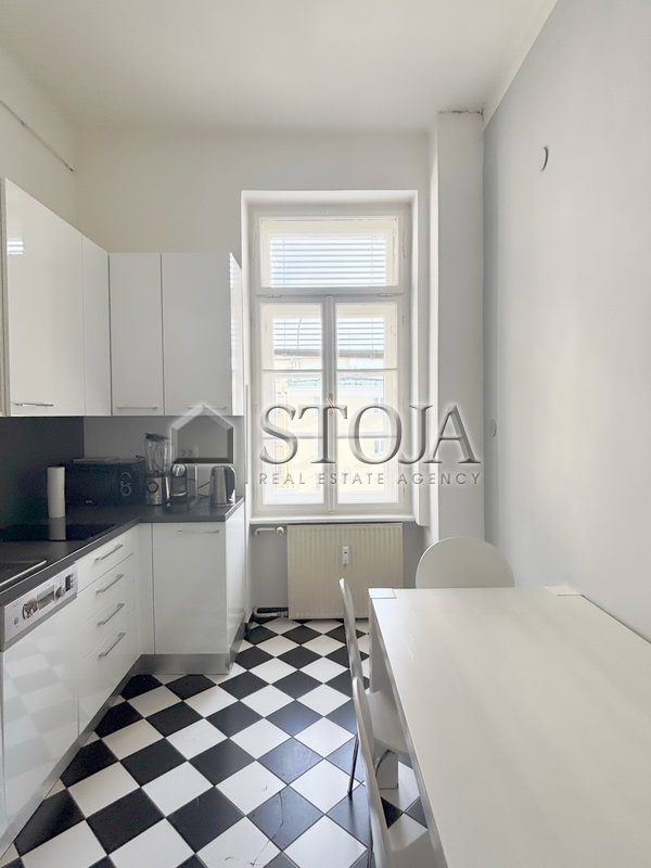 Lokacija: Ljubljana mesto, Center