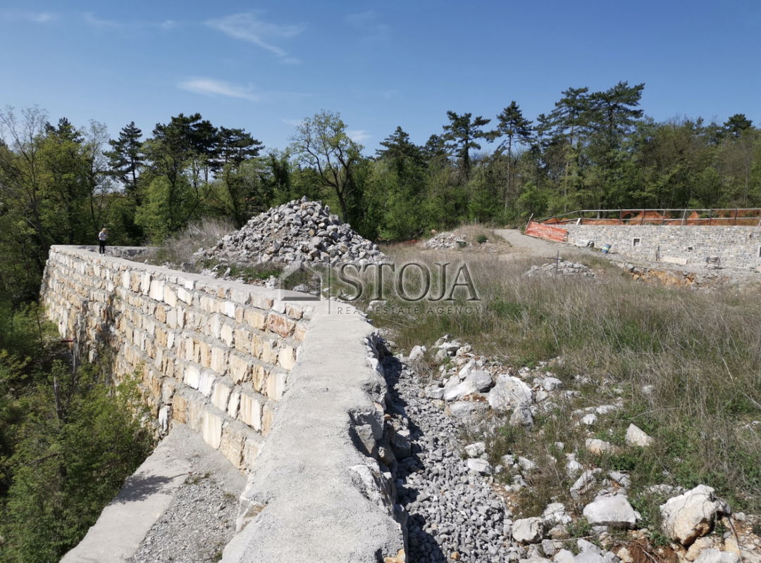 Location: Coastal-Karst, Sežana, Avber