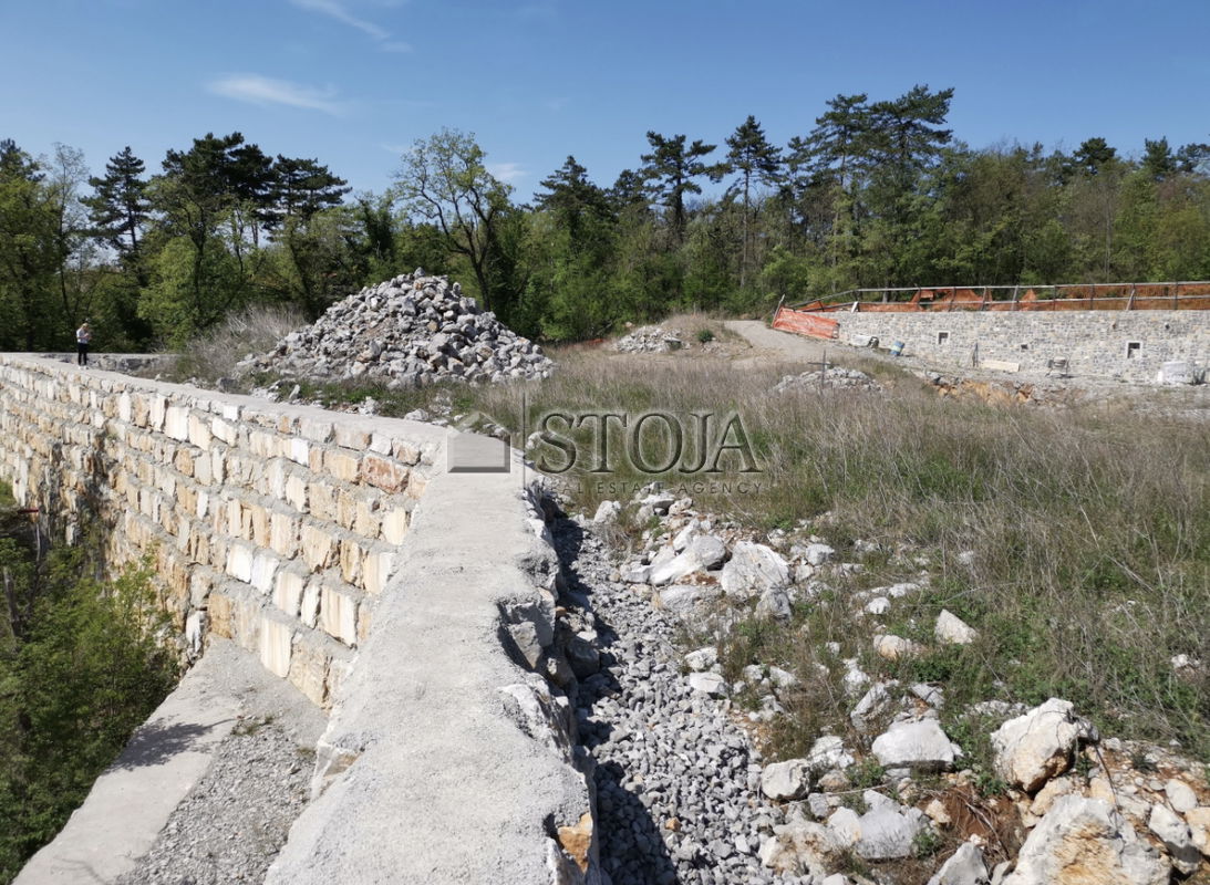Location: Coastal-Karst, Sežana, Avber