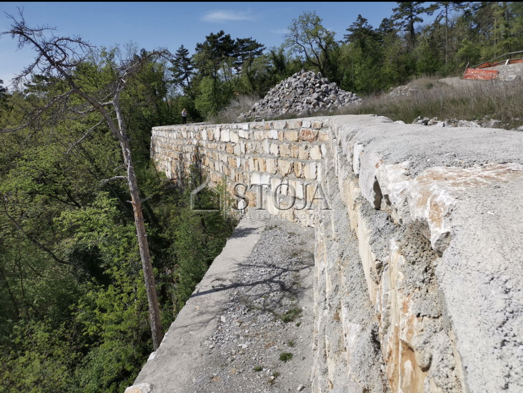 Location: Coastal-Karst, Sežana, Avber
