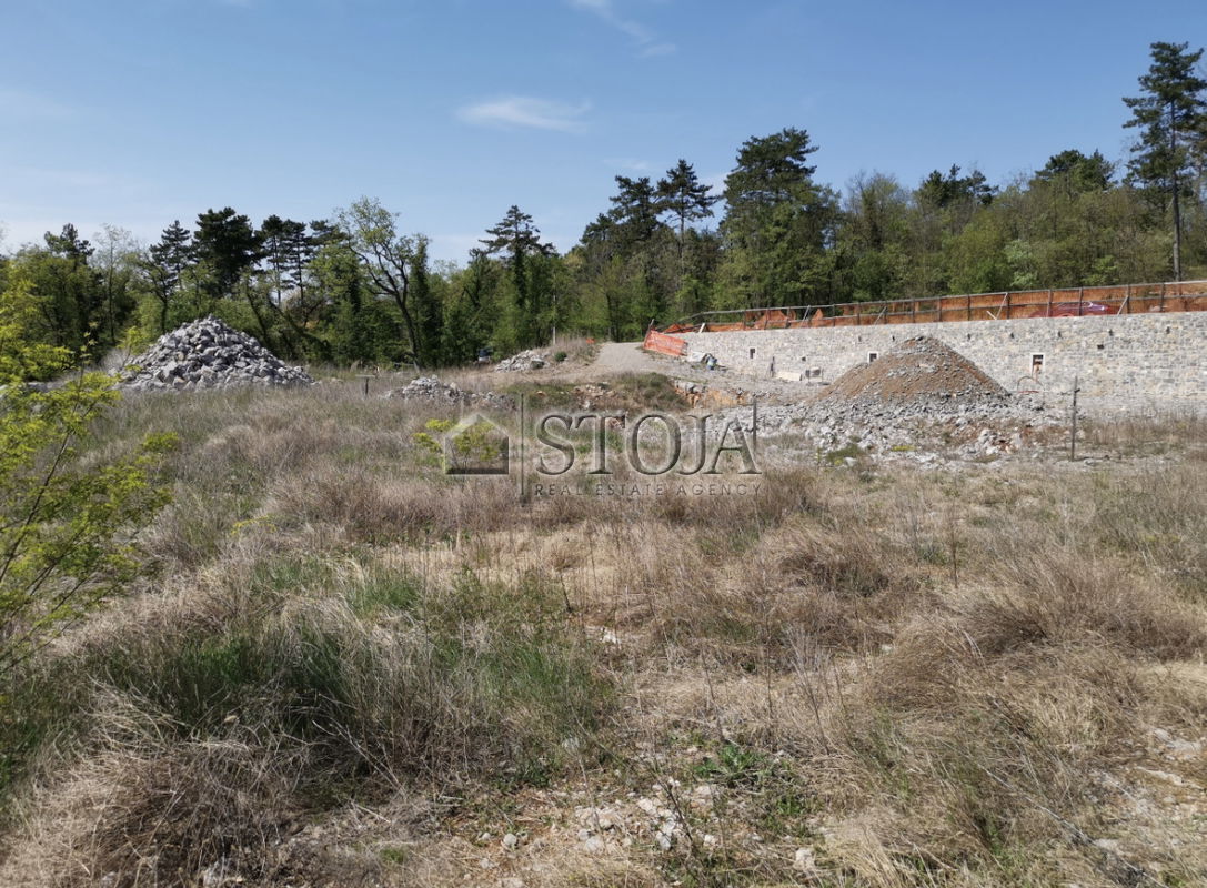 Location: Coastal-Karst, Sežana, Avber