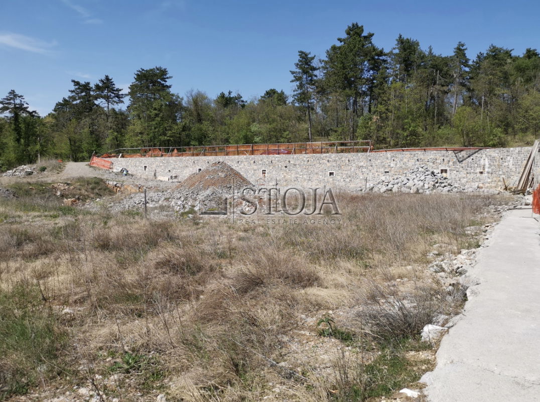 Location: Coastal-Karst, Sežana, Avber