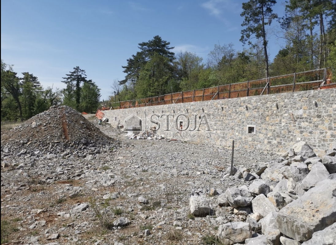 Location: Coastal-Karst, Sežana, Avber
