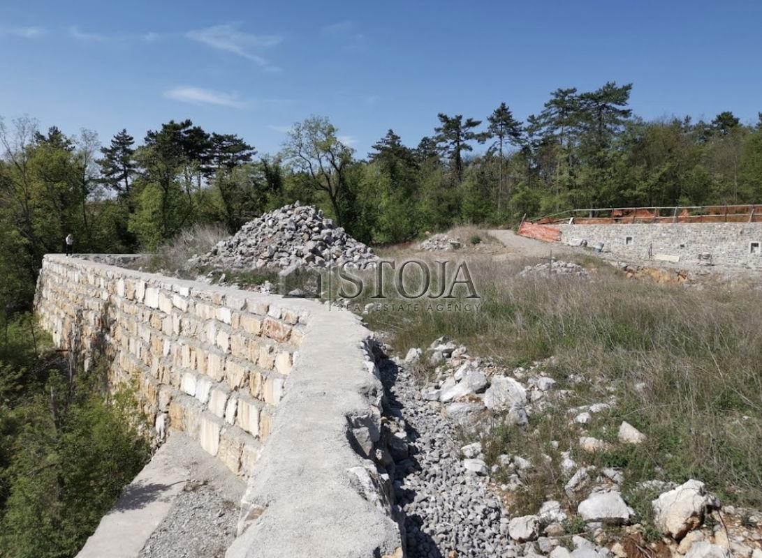 Location: Coastal-Karst, Sežana, Avber
