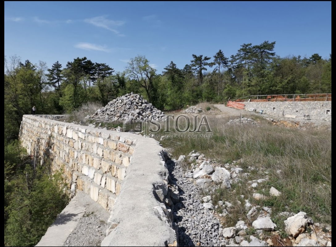 Location: Coastal-Karst, Sežana, Avber