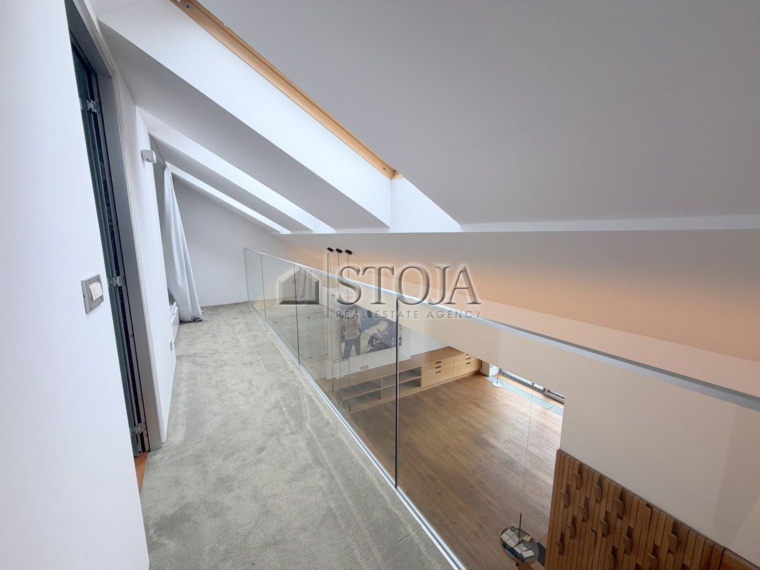 Location: Ljubljana mesto, Center, Center
