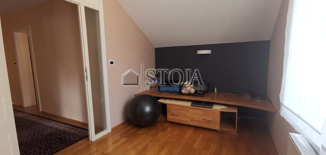 Lokacija: Ljubljana okolica, Škofljica, Škofljica