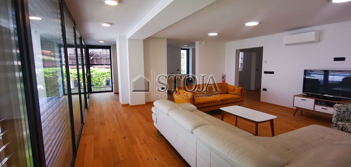 Location: Ljubljana City, Šiška, Šmartno pod Šmarno goro