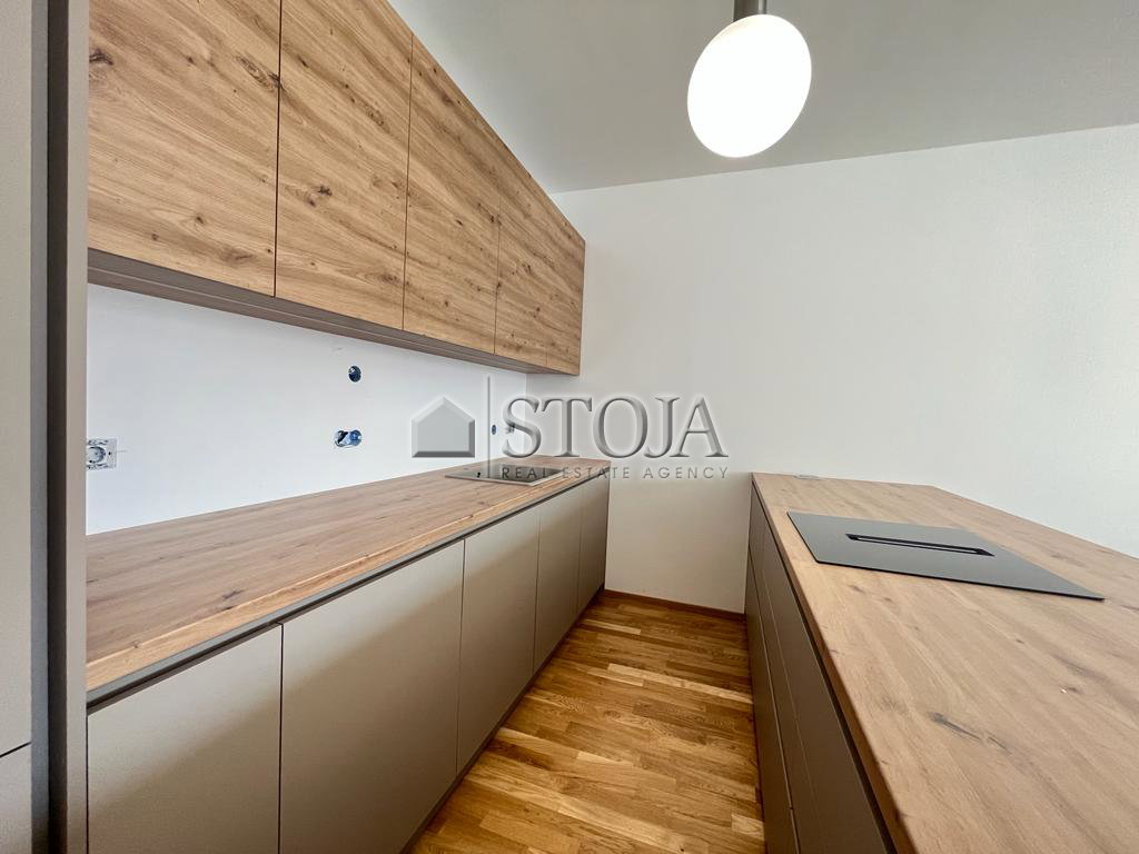 Lokacija: Ljubljana mesto, Center, Center