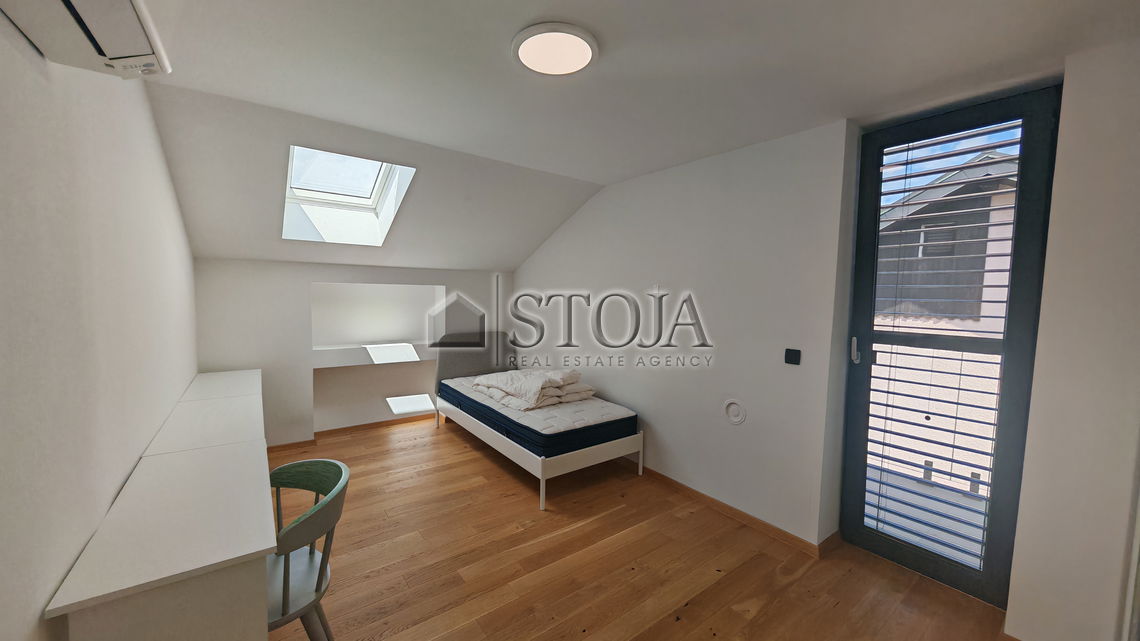Lokacija: Ljubljana mesto, Šiška, Šmartno pod Šmarno goro