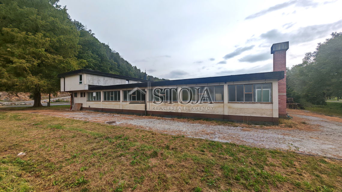 Lokacija: Ljubljana okolica, Trzin