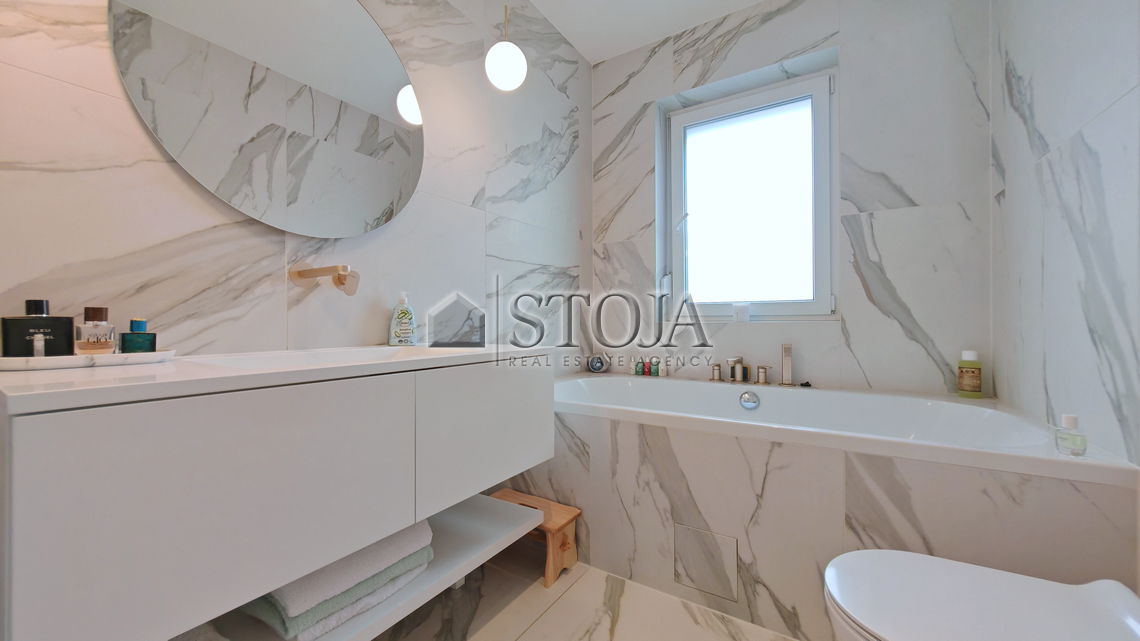 Lokacija: Ljubljana mesto, Šiška, Šentvid