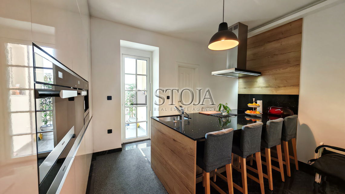 Lokacija: Ljubljana mesto, Center, Center