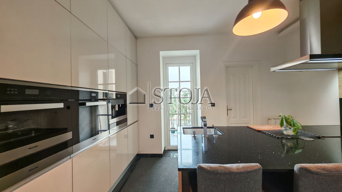 Lokacija: Ljubljana mesto, Center, Center