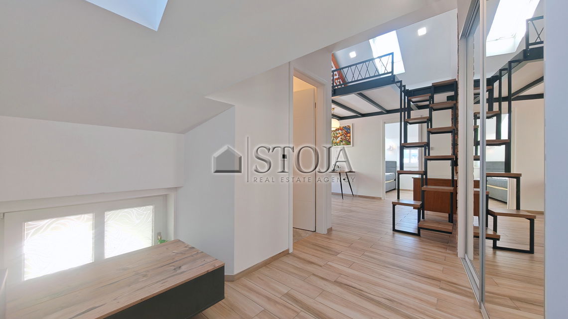 Lokacija: Ljubljana mesto, Center, Tabor