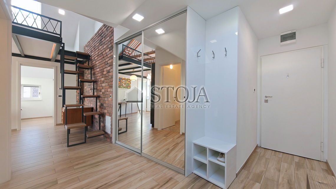 Lokacija: Ljubljana mesto, Center, Tabor